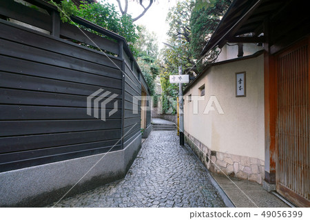 日本東京都市風景Kagurazaka後面胡同 49056399