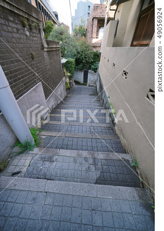 日本東京都市風景Kagurazaka後面胡同 49056924