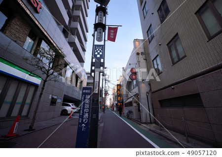 在日本的東京都市風景我想看神樂坂/神樂坂Nakadori等。 在日本的東京都市風景我想看神樂坂/神樂坂Nakadori等。 49057120