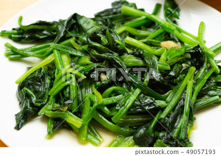 spinach  49057193