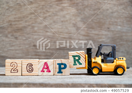 Toy forklift hold block R to complete word 26apr Toy forklift hold block R to complete word 26apr 49057529