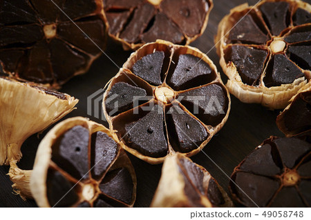 Black garlic wood grain background 49058748