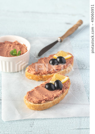 Sandwich with chicken liver pate and black olives 49060951