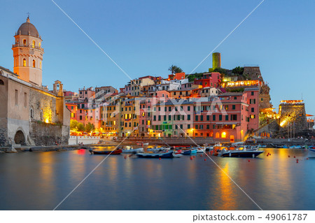 Vernazza. The old harbor at night. 49061787