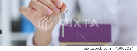 Female hand holds the key to the lock in the hand 49065284