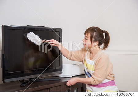 清洗電視的女人 清洗電視的女人 49066704