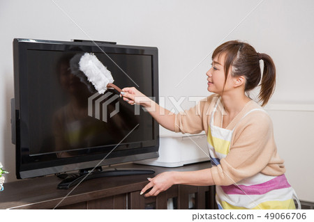 清洗電視的女人 清洗電視的女人 49066706