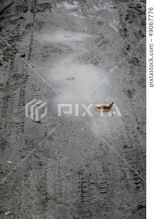 泥濘的水 49067776