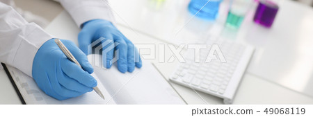 Employee of the chemical laboratory teacher 49068119