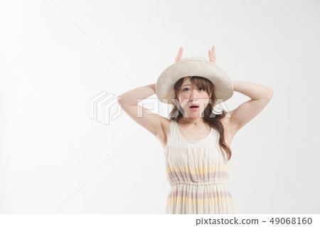 度假禮服白色背景 度假禮服白色背景 49068160