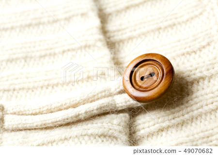 Winter white knit and tree buttons 49070682