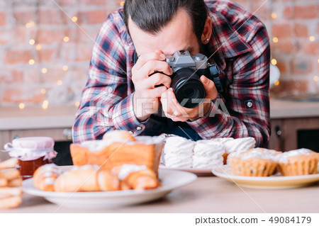 food photographer dessert man photo pastries food photographer dessert man photo pastries 49084179