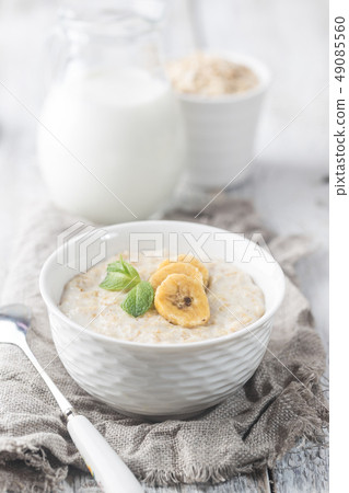 Bowl of oatmeal porridge 49085560