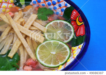 Sopa de lima sopa de lima(墨西哥菜) Sopa de lima sopa de lima(墨西哥菜) 49086387