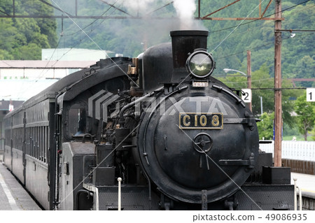 Steam locomotive at Oigawa-Jindo Senjo Station 49086935