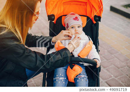 young mother with little daughter young mother with little daughter 49091719