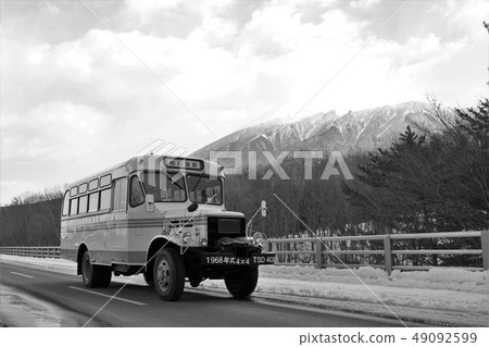 Bonnet bus monotone Iwate mountain back 49092599