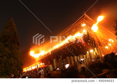 Watering at Todaiji Temple Watering at Todaiji Temple 49094683