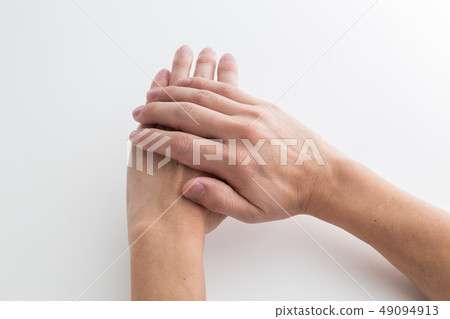 男人搓手 49094913