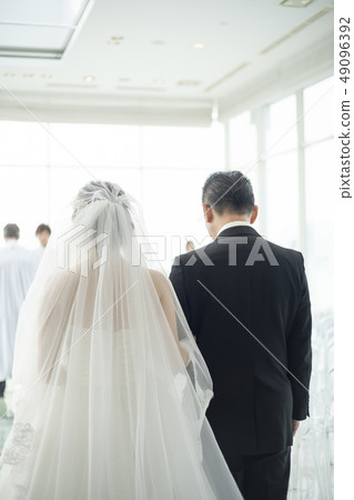 Wedding bride and father 49096392