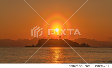 Sunset rare scenery (pollen halo and Enoshima) Sunset rare scenery (pollen halo and Enoshima) 49096784