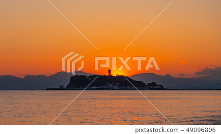 Sunset rare scenery (pollen halo and Enoshima) Sunset rare scenery (pollen halo and Enoshima) 49096806
