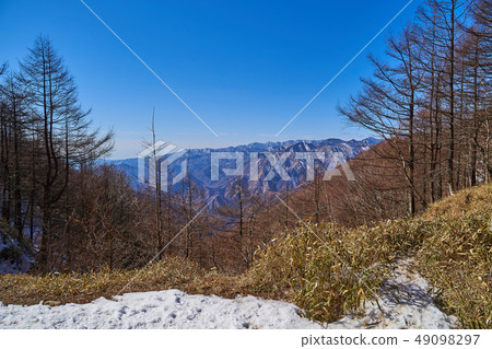 A view of the mountains (Okaikaisan etc.) from the half moon of Oku-Nikko snowfall 49098297