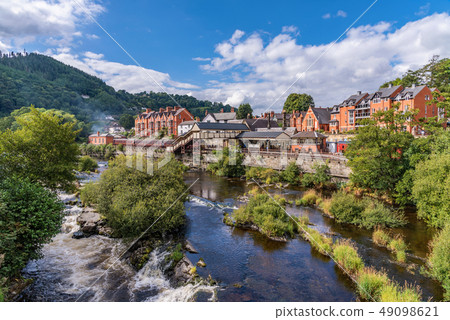 Llangollen town along the river dee in north Wales 49098621