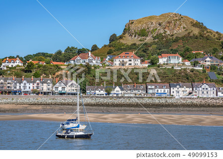 Welsh seaside village 49099153