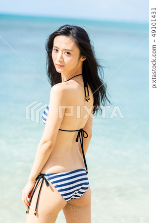 游泳衣的一個少婦 游泳衣的一個少婦 49101431
