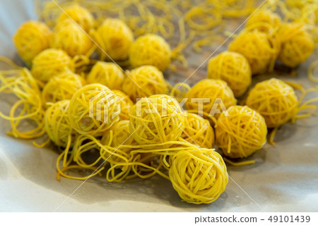 Wrap one pinch of ground pork with 4-5 boiled Wrap one pinch of ground pork with 4-5 boiled 49101439