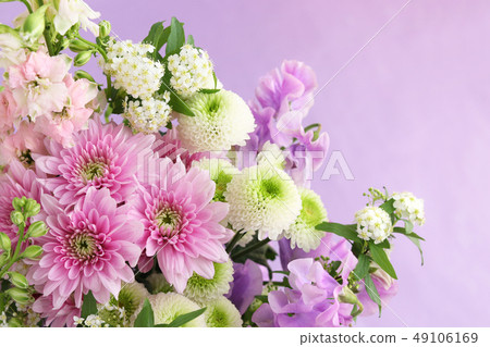 Bouquet of spray mum 49106169