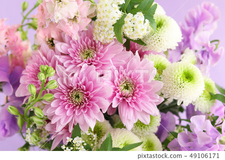 Bouquet of spray mum 49106171