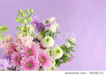 Bouquet of spray mum 49106172