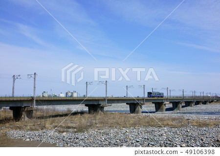 日本海翡翠線：Himekawa橋：柴油車I魚川市 49106398