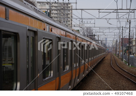 青梅線離開昭島站 青梅線離開昭島站 49107468