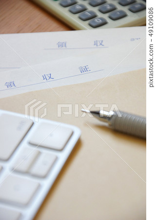 Receipt, calculator, keyboard and pen in an envelope Receipt, calculator, keyboard and pen in an envelope 49109086