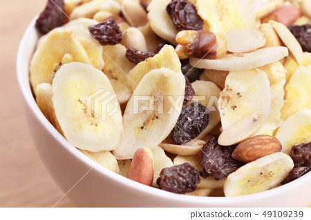 Dried fruits & nuts Dried fruits & nuts 49109239