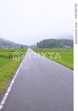 雨季的村莊風景 雨季的村莊風景 49109738