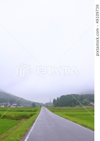 雨季的村莊風景 雨季的村莊風景 49109739