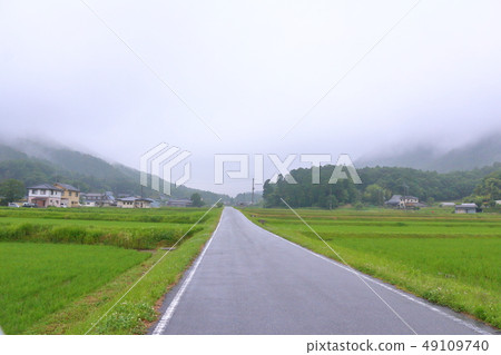 雨季的村莊風景 雨季的村莊風景 49109740