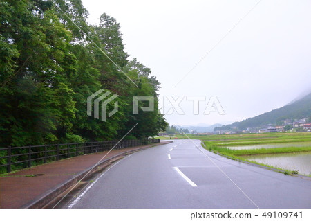 雨季,站立的村莊堆 雨季,站立的村莊堆 49109741