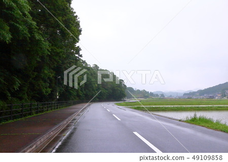 雨季,站立的村莊堆 雨季,站立的村莊堆 49109858