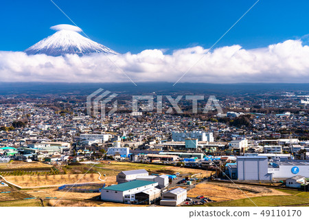 《Shizuoka Prefecture》 Mt. Fuji overlooking the ground 49110170