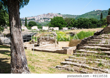哈德良別墅（Villa Adriana）希臘劇院[Tivoli，Italy] 49110538