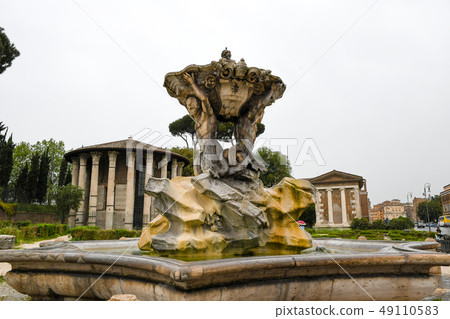 羅馬市（意大利）古代遺址Forme Boarium（Foro Boario）的Triton噴泉 49110583