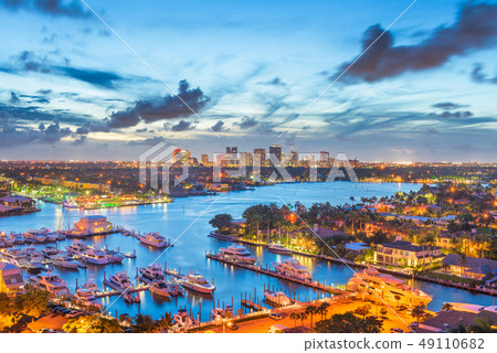 Fort Lauderdale, Florida, USA skyline 49110682