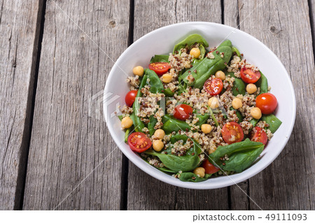 Spinach salad with quinoa , tomatoes and chickpea Spinach salad with quinoa , tomatoes and chickpea 49111093