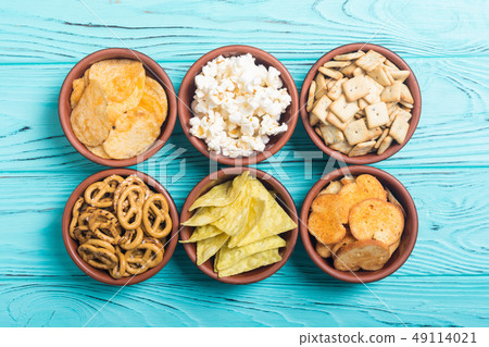 Mix of snacks 49114021