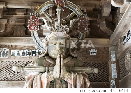 Standing statue Standing statue 49116414